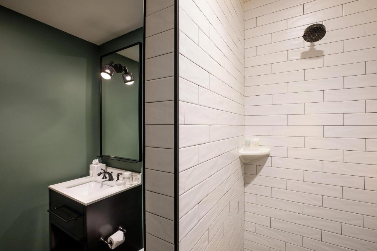 Cyrus Hotel, Topeka, A Tribute Portfolio Hotel Екстер'єр фото